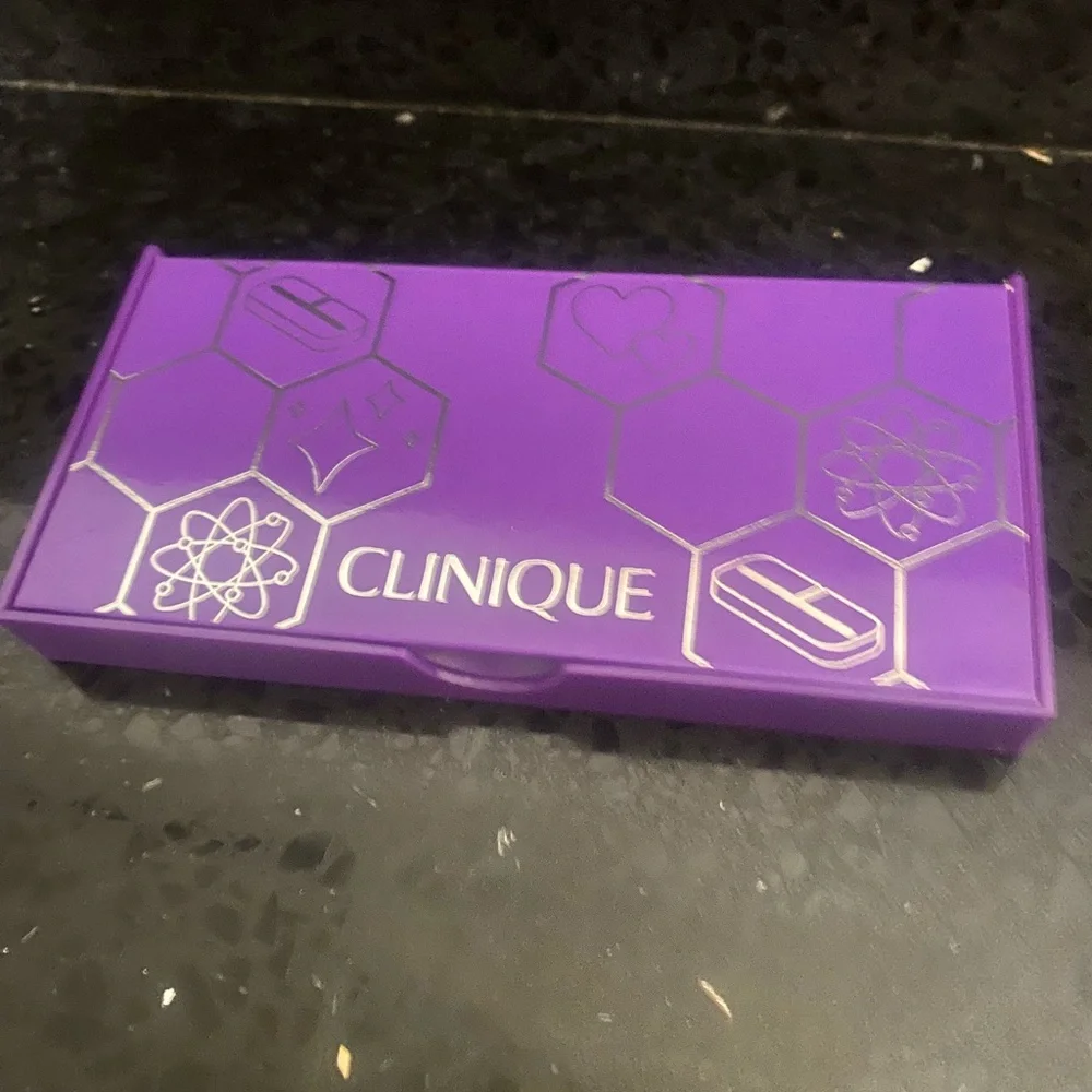 NEW Clinique eyeshadow and cheek palette